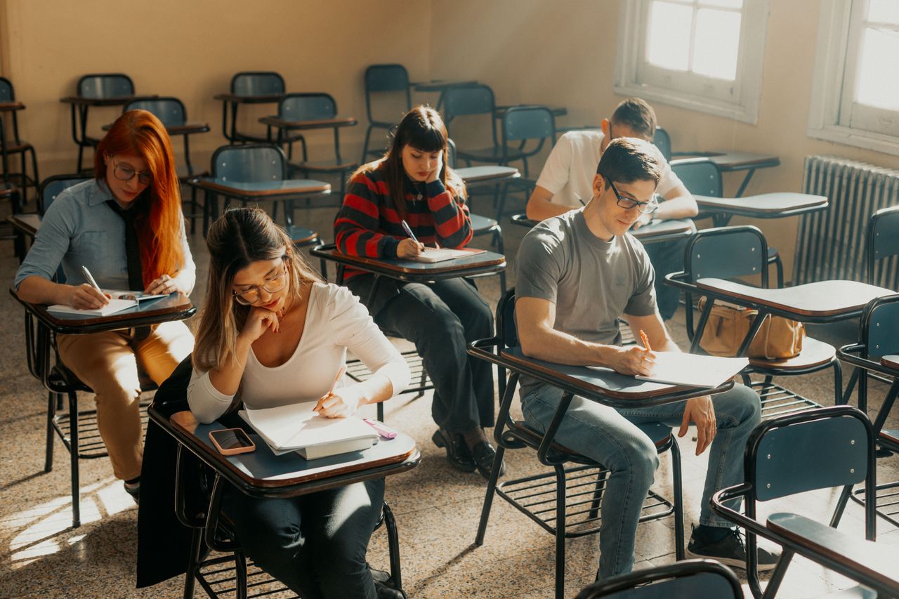 Students studying seriously in a Buenos Aires classroom setting during the day.